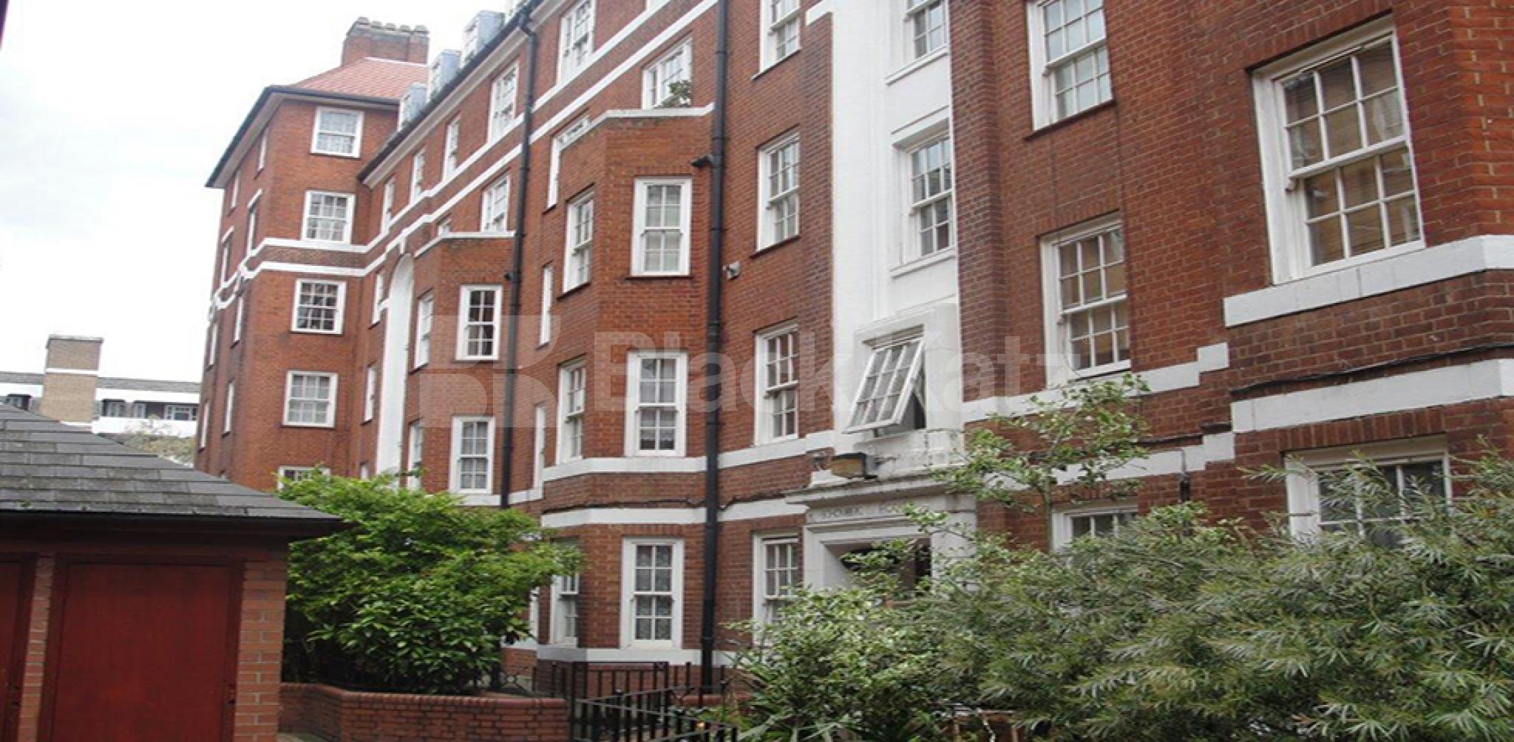 			UNDER OFFER    , 4 Bedroom, 1 bath, 1 reception Apartment			 Page Street , Westminster/Victoria 